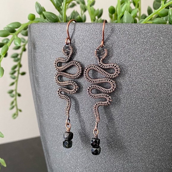 Handcrafted Black Tourmaline Copper Snake / Serpent Dangle earrings - Picture 3 of 7